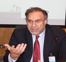 وزير الكهرباء يرد علی الكربولي ويطالب بعدم تدخل السياسة