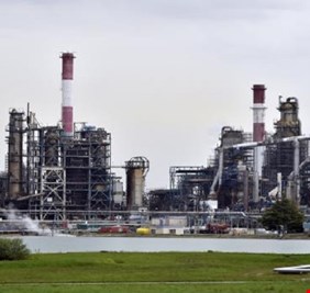 ارتفاع اسعار النفط مع استمرار اوبك في تخفيضات الانتاج