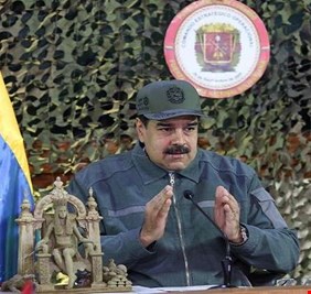 مادورو يأمر بمراجعة العلاقات الدبلوماسية مع واشنطن