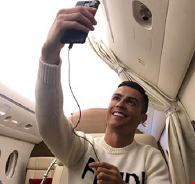 صورة رونالدو تثير الانتقادات بسبب اختفاء طائرة سالا