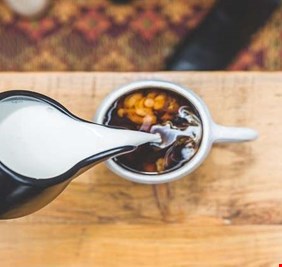 احذر من تناول الشاي بالحليب!