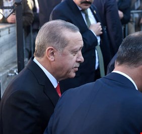 أردوغان: عدة دول تنتظر فرصة لركلنا!