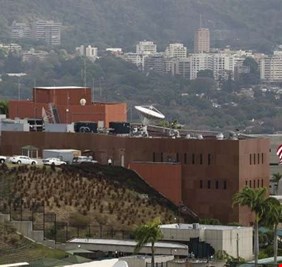 واشنطن تأمر بعض دبلوماسييها بمغادرة فنزويلا.. وكاراكاس لا تتخذ إجراء إكراهيا ضدّهم لهذه الأسباب