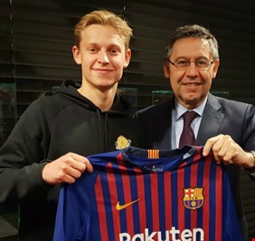 دي يونج يرفض إرث كرويف