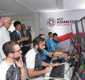 تفقد تطبيق التقنية وأشاد بمردود الحكام  سلمان بن ابراهيم يشيد بتجربة تطبيق ال VAR في كأس آسيا