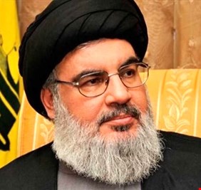 بالصورة.. لوحة خلف نصر الله خلال مقابلته الأخيرة تثير تساؤلات