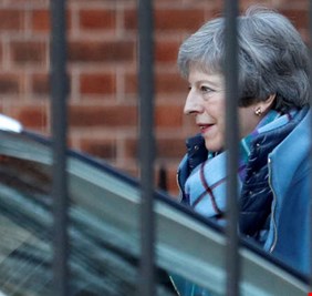 بريطانيا.. ماي تقوم بمناورة جديدة لكسب تأييد البرلمان بشأن 