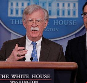 الولايات المتحدة تفرض عقوبات جديدة على فنزويلا وتدعو جيشها للموافقة على انتقال السلطة سلميا