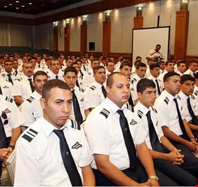 فقط في العراق: طيّارون لم يروا الطائرات ويستلمون رواتب كاملة !!