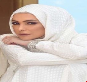 خلع الحجاب يدفع أمل حجازي لإطلاق أغنية مثيرة للجدل