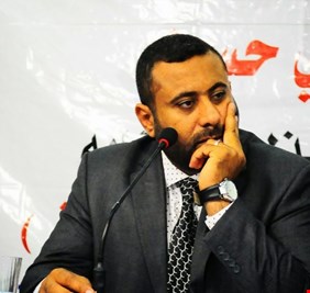 كاتب معروف : ايران تسعى لاستهداف مرجعية النجف !!