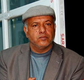 شقيق الروائي علاء مشذوب يكشف عن هوية قاتليه ويوجه رسالة لرئيس الوزراء