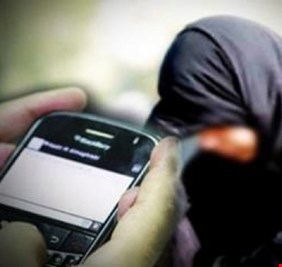 صندي تايمز: هكذا يجري ابتزاز النساء عبر الانترنت في العراق