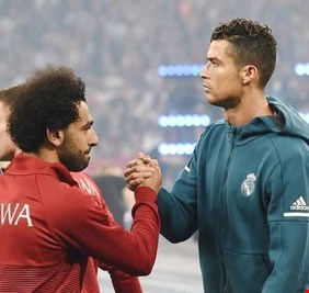 هل سيلعب الفرعون صلاح إلى جانب رونالدو؟