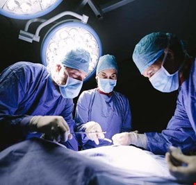 تحذير طبي عالمي: العمليات الجراحية في الليل تسبب الموت!!