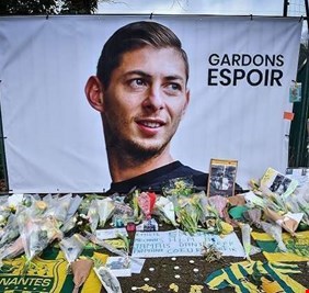 الاستعدادات لمراسم دفن جثمان سالا بعد وصوله الأرجنتين