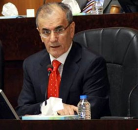 الديمقراطي الكردستاني يطرد محافظ كركوك السابق نجم الدين كريم من بين صفوفه