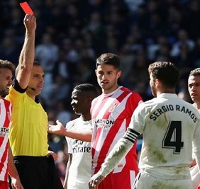 قائد ريال مدريد يعزز رقمه القياسي بعدد البطاقات الحمراء!