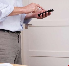 للرجال فقط.. تأثير الهاتف المحمول على القدرة الجنسية