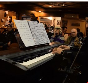 بان أول امرأة مصلاوية تعزف امام الجمهور في الموصل