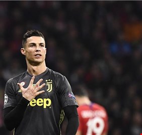 كريستيانو يستفز جماهير اتلتيكو مدريد: املك خمسة القاب ولاتملكون شيئاً