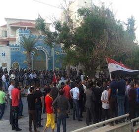 بالفيديو : الأردنيون يستقبلون السفير العراقي بهتاف 