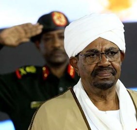 البشير يعيّن كل حكام الولايات من القادة العسكريين ويشكل حكومة جديدة لاحتواء الاحتجاجات