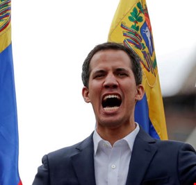 غوايدو مخاطبا العسكريين في فنزويلا: عليكم أن تحسموا ولاءكم