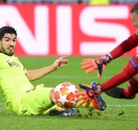 برشلونة يجد ضالته في مهاجم مانشستر لخلافة سواريز