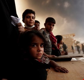 هيومن رايتس: الابتزاز أوقف 3 مشاريع في نينوى.. وفرق الاغاثة تُتهم بـ”الداعشية”