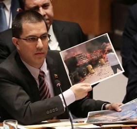 فنزويلا تتهم أمريكا بتسليح المعارضة من أوروبا الشرقية لإغراق البلاد بحرب أهلية