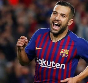 برشلونة يجدد عقد ألبا ويحصنه بشرط جزائي ضخم