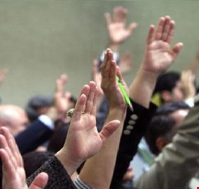 البرلمان يعتزم تمرير قوانين عليها “طلب حكومي مُلح”