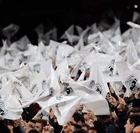 بعد الهزائم المذله على يد البرسا .. جماهير ريال مدريد تهاجم بيريز وتطالبه بالرحيل