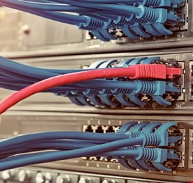 النزاهة تكشف حقائق صادمة عن عمليات تهريب الإنترنت والمتورطين فيها