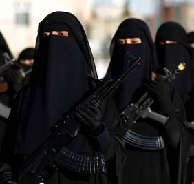 “أم ولاء” الفرنسية تكشف قصتها المثيرة وأسرار داعش في الباغوز السورية