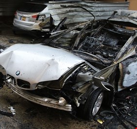 نجاة زعيم عربي من محاولة اغتيال في تفجير أثناء مرور موكبه