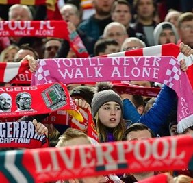 جماهير ليفربول تطالب فريقها بضم نجم عربي بأي ثمن