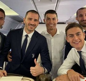 رونالدو وزملاؤه أقاموا حفلا صاخبا مع 60 فتاة بعد الهزيمة أمام أتلتيكو مدريد