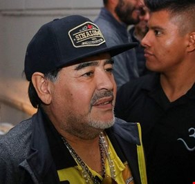 ظهور 3 أبناء جدد لمارادونا.. وعلى وشك تكوين فريق كرة القدم