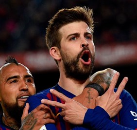 بيكيه يُحطم الصخرة الهولندية لبرشلونة