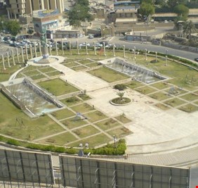 صور.. الرياح تعري ساحة الفردوس.. وتفضح نصير شمه