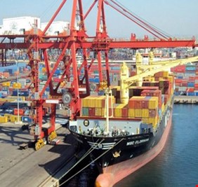 الاقتصادية النيابية: استمرار العراق بمنح تسهيلات كمركية سيضر السوق