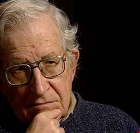 استراتيجية الإلهاء لنعوم تشومسكي