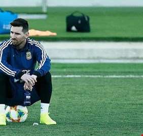 ميسي يغادر مران الأرجنتين مصابا