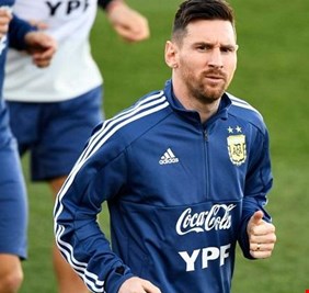 الاتحاد الأرجنتيني يحتفي بعودة ميسي على طريقته الخاصة