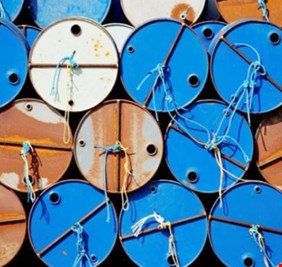 اسعار النفط تواصل التراجع وتهبط 2 بالمائة