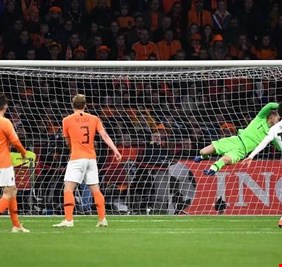 المانشافت الألماني يعطب الطواحين الهولندية