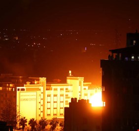 حكومة غزة تعلن شن إسرائيل 50 غارة على مواقع مختلفة في القطاع