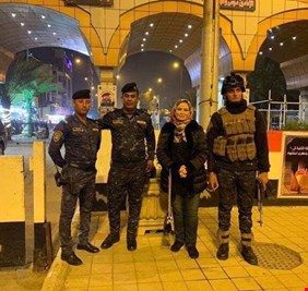 بالصور .. الفنانة الهام شاهين في حضرة الإمام موسى بن جعفر